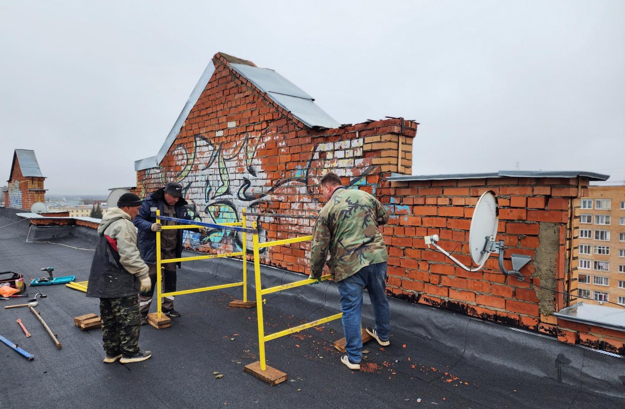В доме №48А на проспекте Красной Армии завершается масштабный ремонт кровли, который проводится управляющей компанией «Посадское обслуживание домов» В доме №48А на проспекте Красной Армии завершается масштабный ремонт кровли, который проводится управляющей компанией «Посадское обслуживание домов»