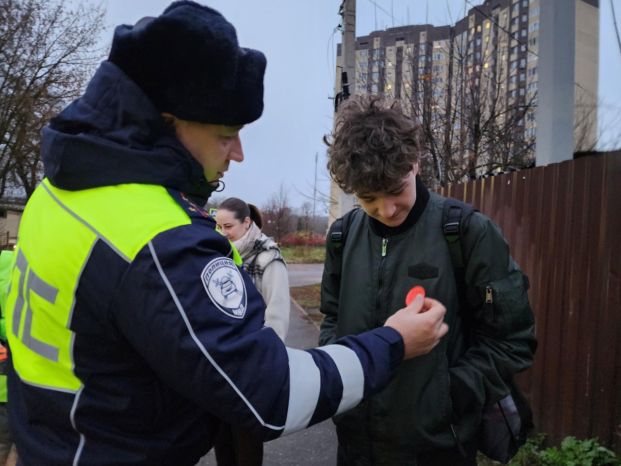 На пересечении улиц Комсомольская и 3-го Интернационала прошла акция «Засветись!» На пересечении улиц Комсомольская и 3-го Интернационала прошла акция «Засветись!»