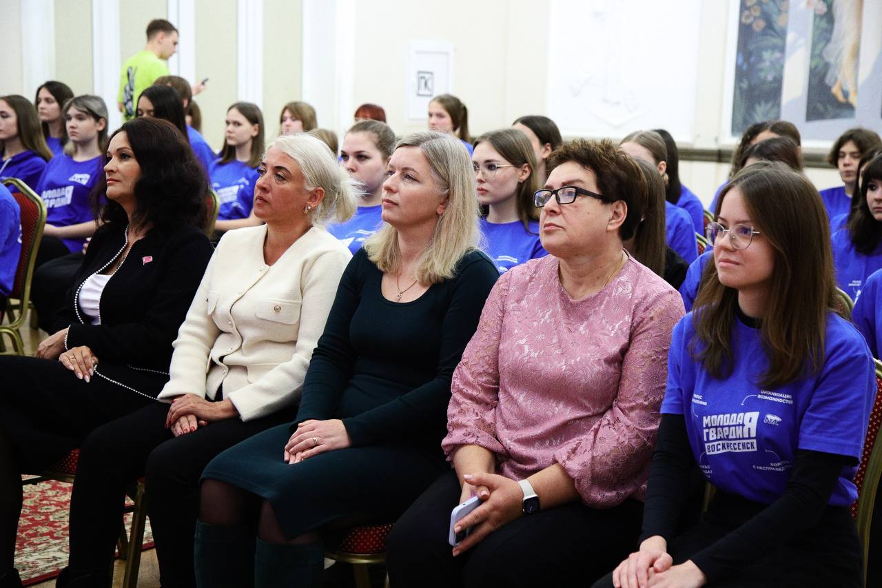 Во Дворце культуры «Химик» в торжественной обстановке поздравили воскресенских молодогвардейцев, а самых активных отметили наградами Во Дворце культуры «Химик» в торжественной обстановке поздравили воскресенских молодогвардейцев, а самых активных отметили наградами