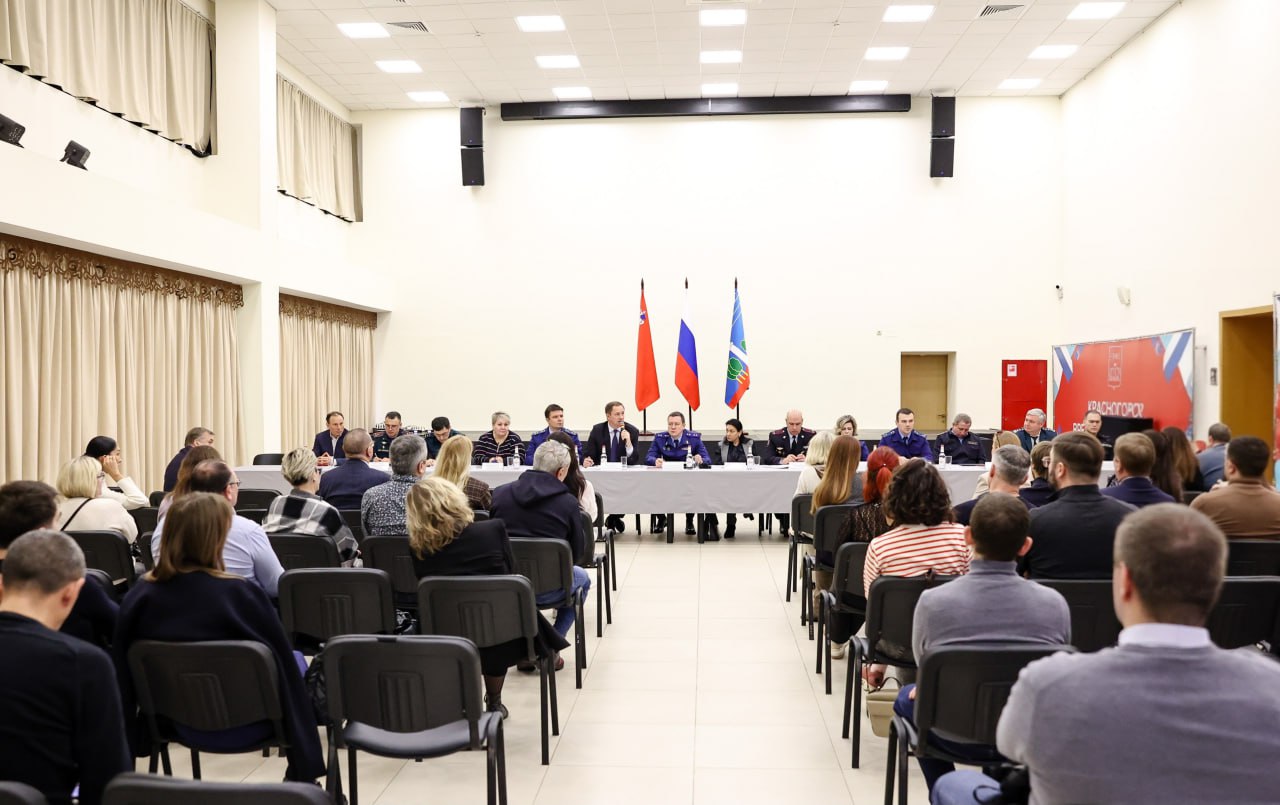 Дмитрий Волков: Вместе с прокурором Московской области Сергеем Владимировичем Забатуриным, представителями надзорных, силовых ведомств, налоговой инспекции, правозащитниками встретились с нашим предпринимательским... Дмитрий Волков: Вместе с прокурором Московской области Сергеем Владимировичем Забатуриным, представителями надзорных, силовых ведомств, налоговой инспекции, правозащитниками встретились с нашим предпринимательским...