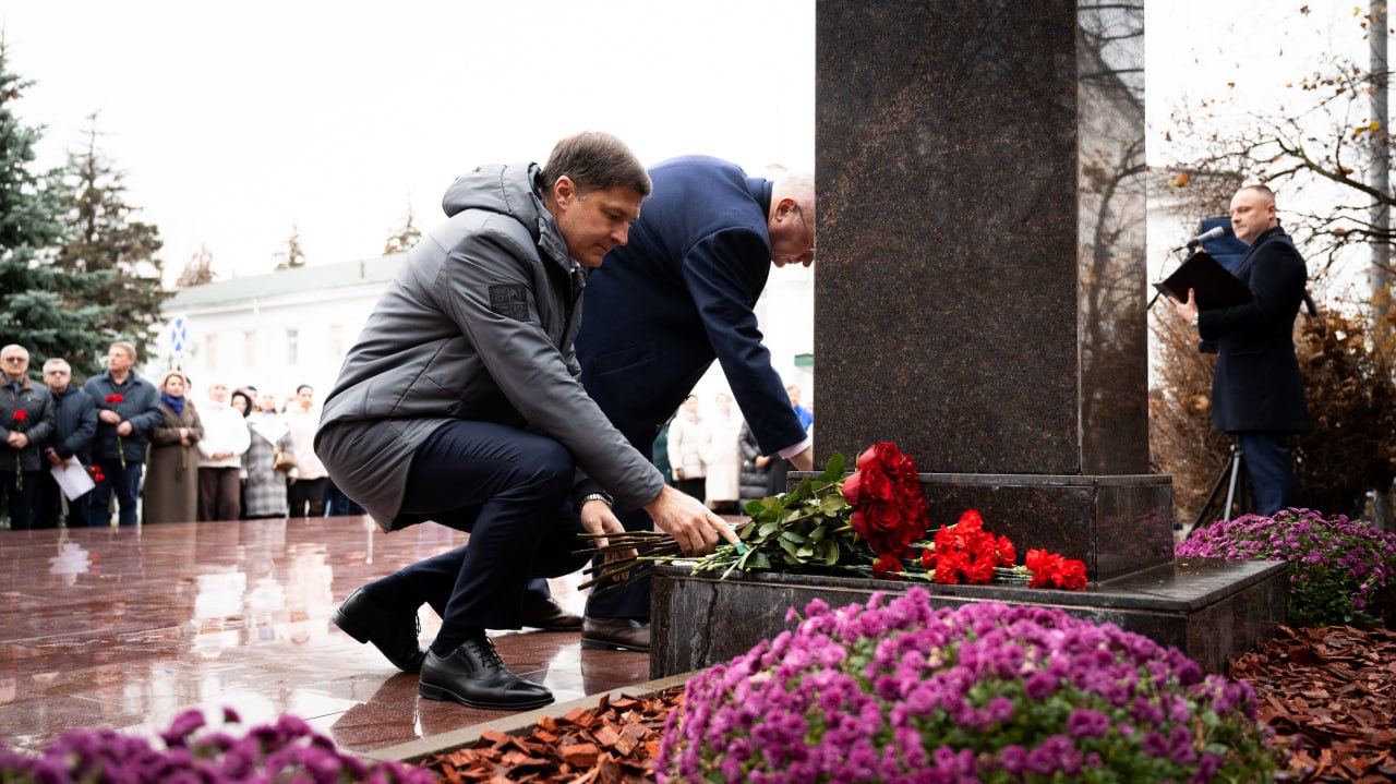 Владимир Волков: Память почётного гражданина Дзержинского — Бориса Петровича Жукова — почтили накануне с руководством и коллективом ФЦДТ «Союз» Владимир Волков: Память почётного гражданина Дзержинского — Бориса Петровича Жукова — почтили накануне с руководством и коллективом ФЦДТ «Союз»