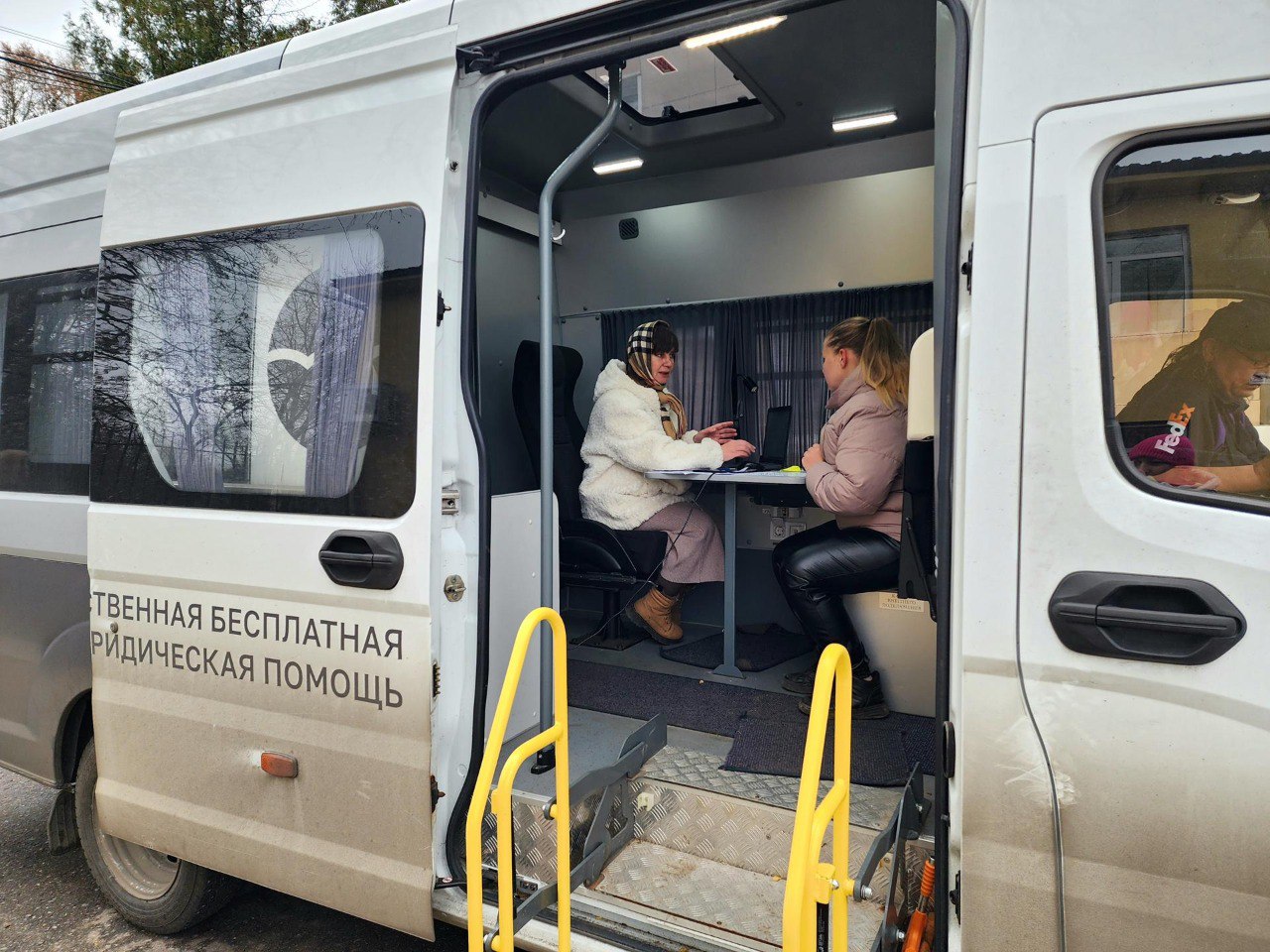 Прошёл выездной приём граждан в мобильном офисе «Юрмобиль»! Прошёл выездной приём граждан в мобильном офисе «Юрмобиль»!