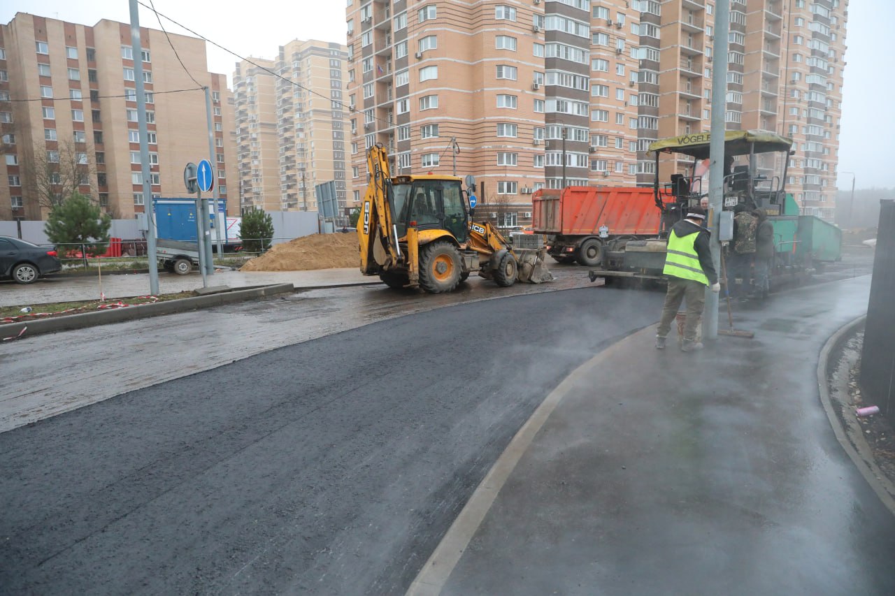 В Долгопрудном асфальтируют участок дороги в рамках реконструкции улицы Молодёжная В Долгопрудном асфальтируют участок дороги в рамках реконструкции улицы Молодёжная