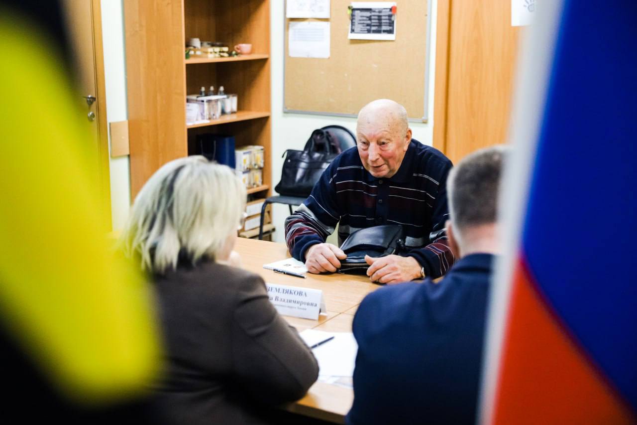 Елена Землякова встретились с жителями на выездной администрации