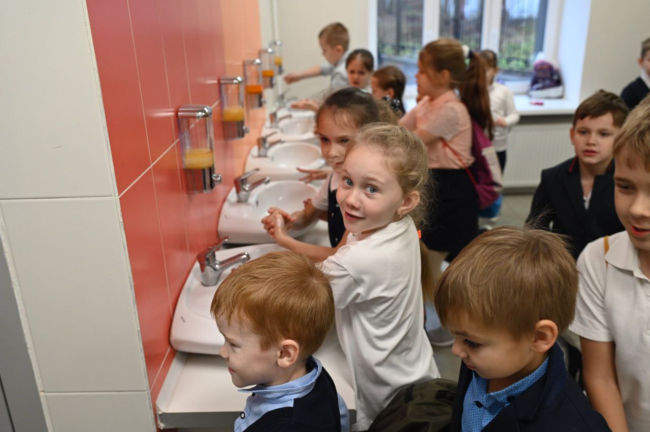 Глава Городского округа Серпухов начал рабочий день с проверки качества питания в школе №1 Глава Городского округа Серпухов начал рабочий день с проверки качества питания в школе №1