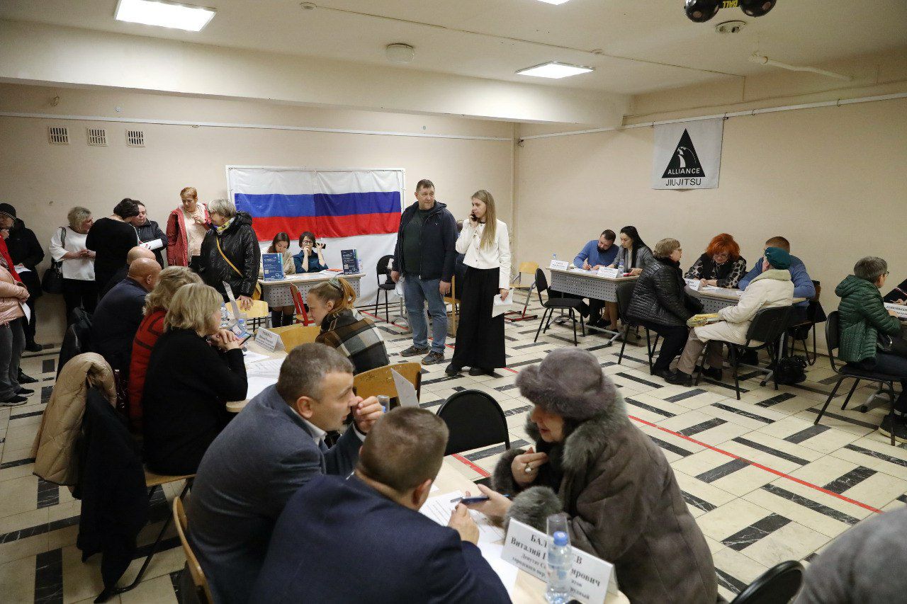 Выездная администрация в Долгопрудном: на Островке прошёл приём жителей Выездная администрация в Долгопрудном: на Островке прошёл приём жителей