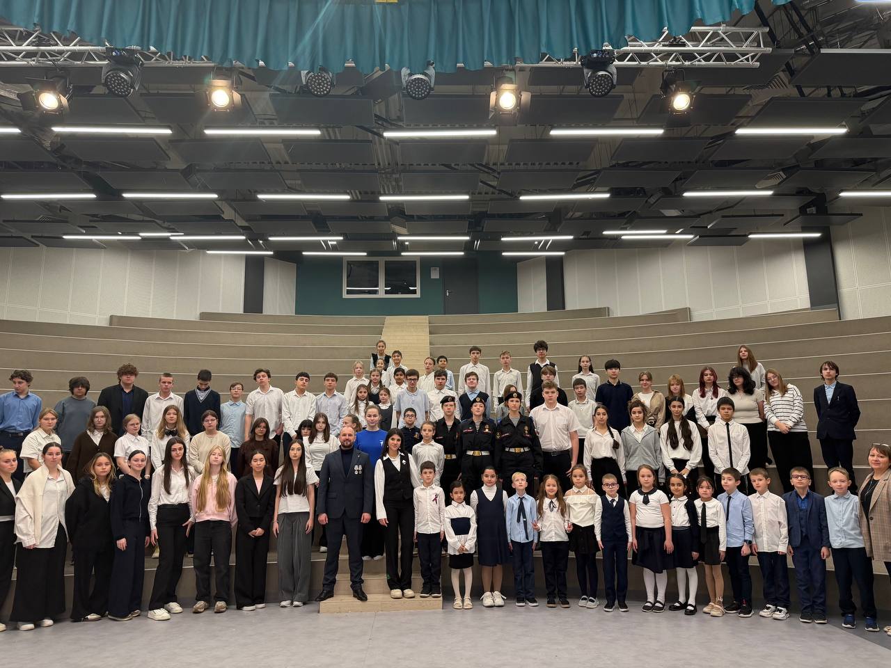 Мытищинские школьники пообщались с ветераном боевых действий на «Уроке мужества»