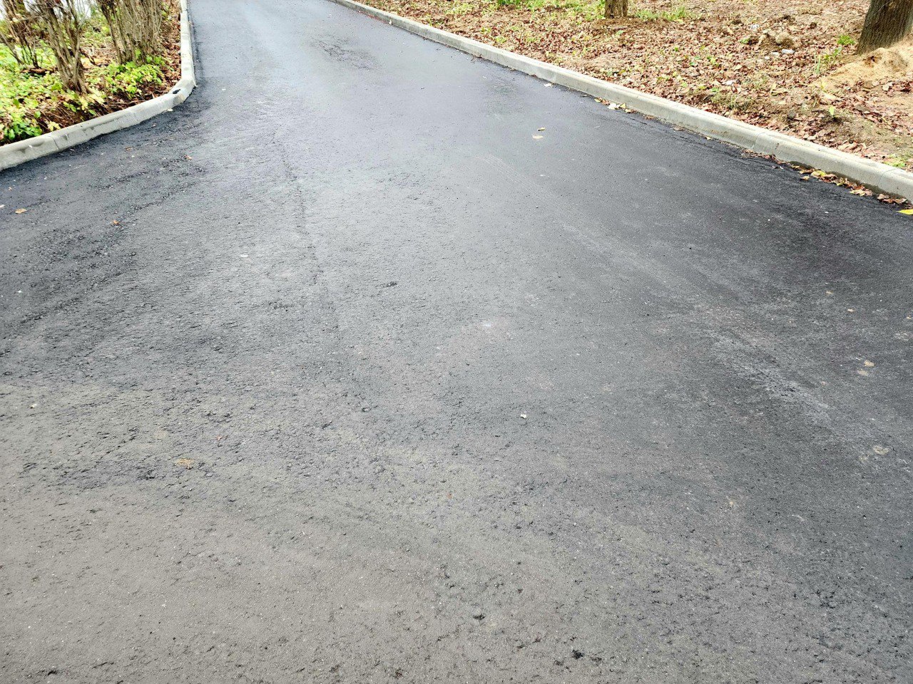 На Выстреле заасфальтировали улицу Драгунского На Выстреле заасфальтировали улицу Драгунского