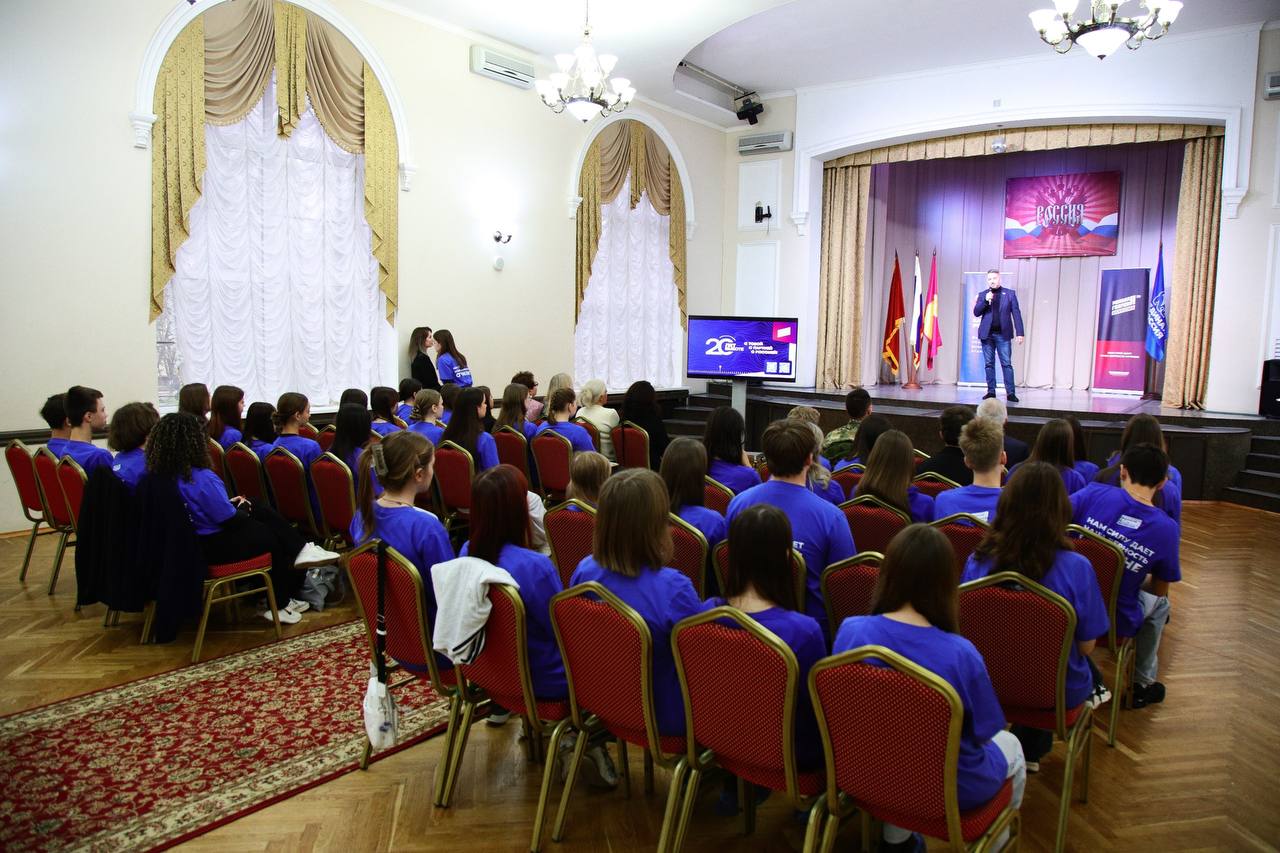 Во Дворце культуры «Химик» в торжественной обстановке поздравили воскресенских молодогвардейцев, а самых активных отметили наградами Во Дворце культуры «Химик» в торжественной обстановке поздравили воскресенских молодогвардейцев, а самых активных отметили наградами