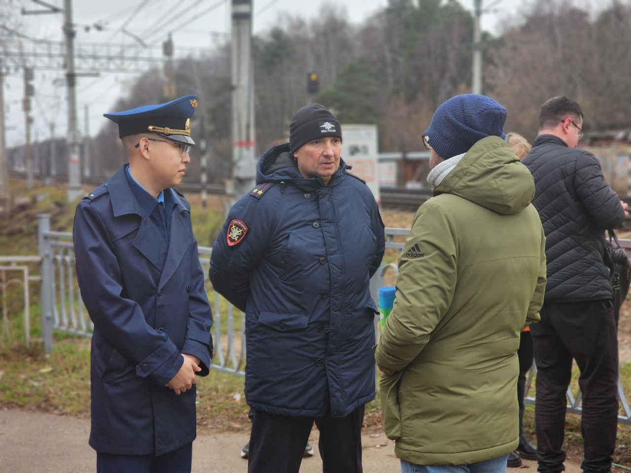 Увидел красный — остановись: жителям Королёва напомнили, как безопасно переходить железнодорожные пути Увидел красный — остановись: жителям Королёва напомнили, как безопасно переходить железнодорожные пути
