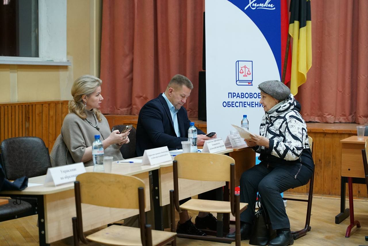 Елена Землякова встретились с жителями на выездной администрации Елена Землякова встретились с жителями на выездной администрации