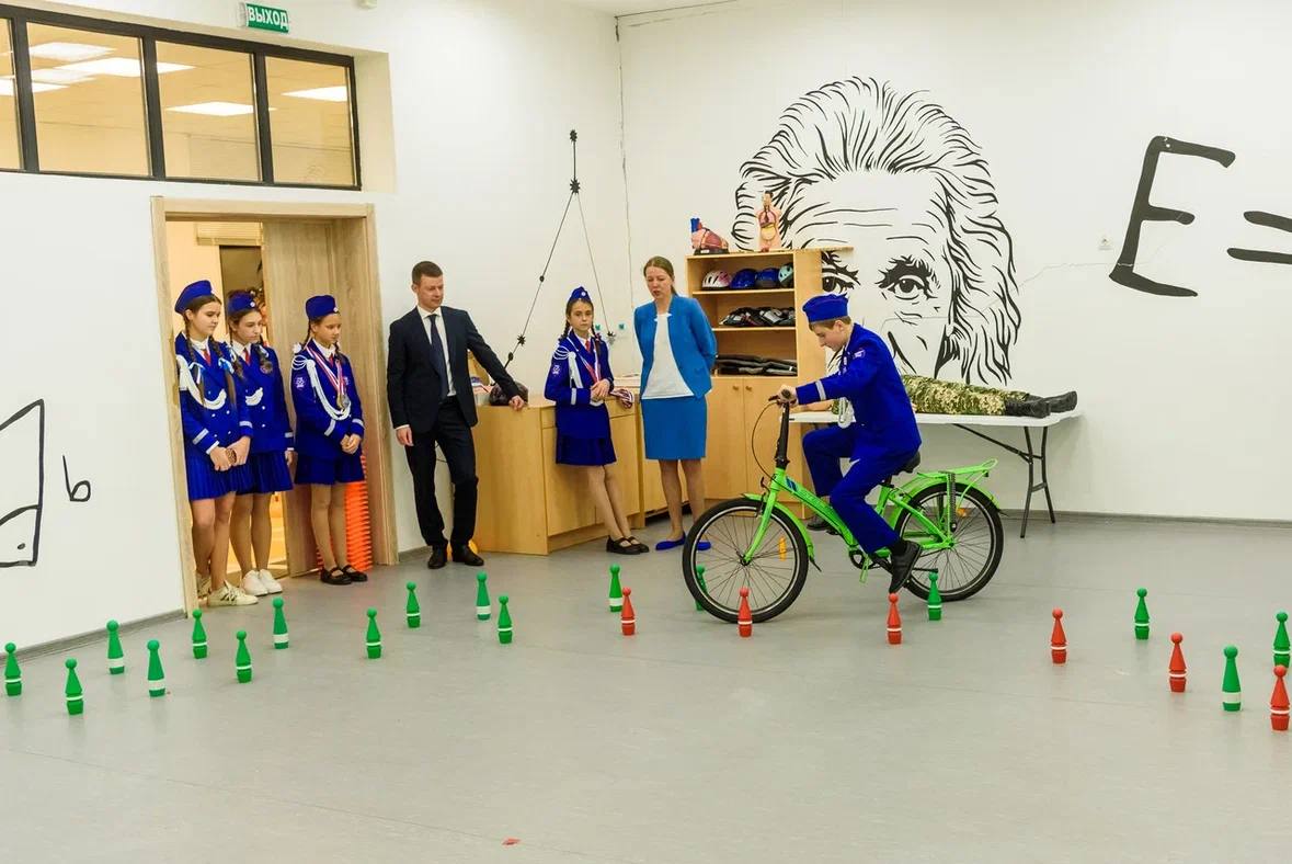 Сергей Юров: Встретился сегодня с нашими звёздами – ребятами отряда ЮИД «Дорожный Дозор» школы № 30, которые стали лучшими в стране Сергей Юров: Встретился сегодня с нашими звёздами – ребятами отряда ЮИД «Дорожный Дозор» школы № 30, которые стали лучшими в стране