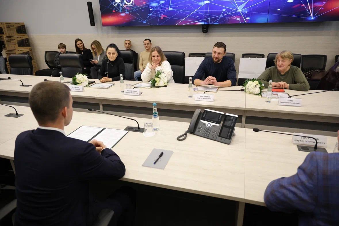 Сергей Юров: Новое жилье без очередей.. Вручил первые сертификаты на приобретение нового жилья участникам государственной программы Московской области по переселению граждан из аварийного жилищного фонда Сергей Юров: Новое жилье без очередей.. Вручил первые сертификаты на приобретение нового жилья участникам государственной программы Московской области по переселению граждан из аварийного жилищного фонда