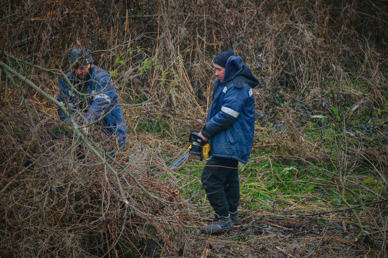 В Сергиево-Посадском округе началась очистка притока реки Кончуры В Сергиево-Посадском округе началась очистка притока реки Кончуры
