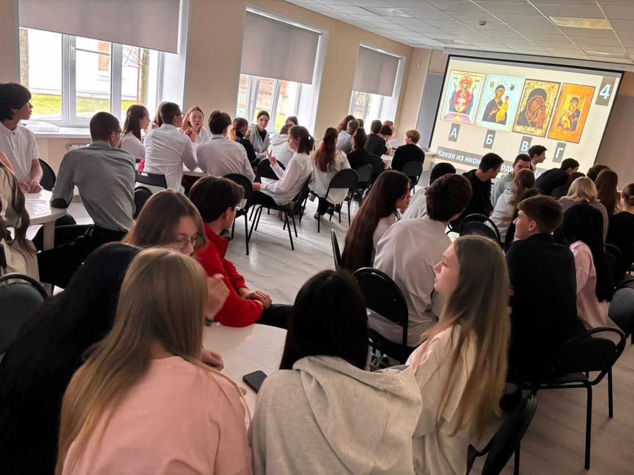 Знатоки из восьми школ Серпухова сошлись в интеллектуальной борьбе Знатоки из восьми школ Серпухова сошлись в интеллектуальной борьбе