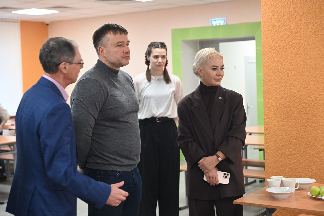 Глава Городского округа Серпухов начал рабочий день с проверки качества питания в школе №1