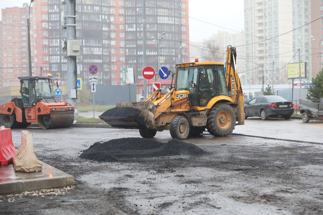 В Долгопрудном асфальтируют участок дороги в рамках реконструкции улицы Молодёжная В Долгопрудном асфальтируют участок дороги в рамках реконструкции улицы Молодёжная