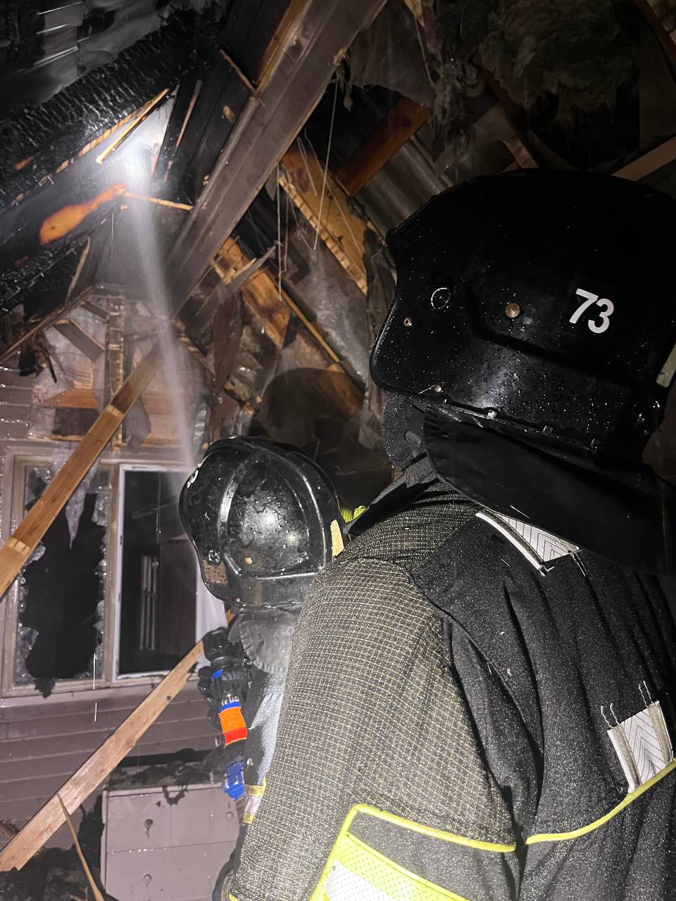 В микрорайоне Шереметьевский в Долгопрудном горит частный дом