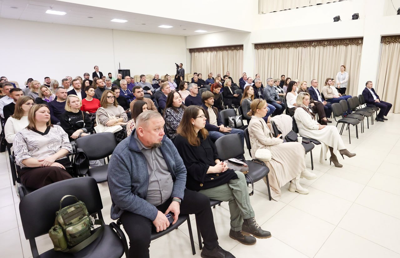 Дмитрий Волков: Вместе с прокурором Московской области Сергеем Владимировичем Забатуриным, представителями надзорных, силовых ведомств, налоговой инспекции, правозащитниками встретились с нашим предпринимательским... Дмитрий Волков: Вместе с прокурором Московской области Сергеем Владимировичем Забатуриным, представителями надзорных, силовых ведомств, налоговой инспекции, правозащитниками встретились с нашим предпринимательским...