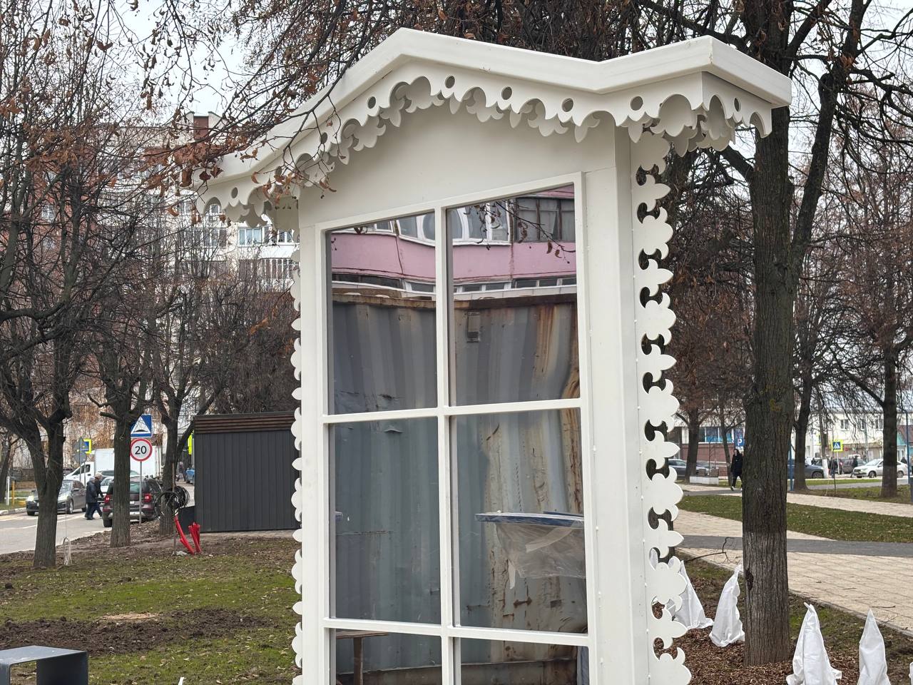 В обновленном сквере имени адмирала С. Г. Горшкова в Коломне появились новые дизайнерские элементы В обновленном сквере имени адмирала С. Г. Горшкова в Коломне появились новые дизайнерские элементы