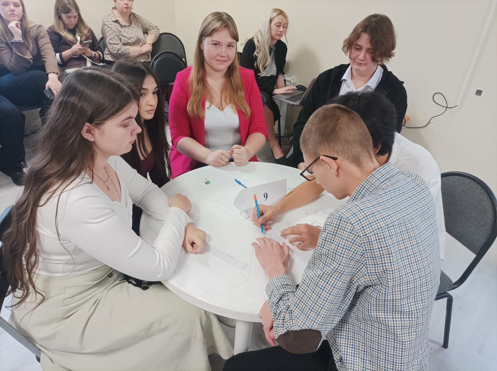 Знатоки из восьми школ Серпухова сошлись в интеллектуальной борьбе Знатоки из восьми школ Серпухова сошлись в интеллектуальной борьбе