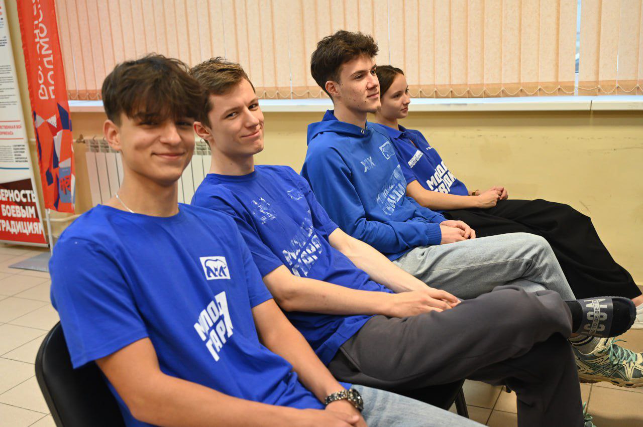 Серпуховские активисты «Молодой Гвардии Единой России» отпраздновали 20-летие движения Серпуховские активисты «Молодой Гвардии Единой России» отпраздновали 20-летие движения