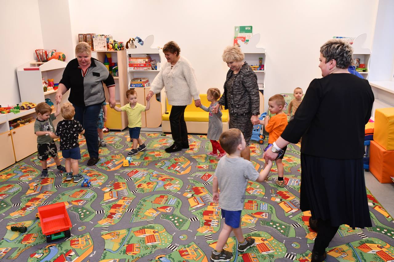 Глава Жуковского Андроник Пак и депутат Мособлдумы Лидия Антонова поздравили молодогвардейцев с юбилеем организации Глава Жуковского Андроник Пак и депутат Мособлдумы Лидия Антонова поздравили молодогвардейцев с юбилеем организации