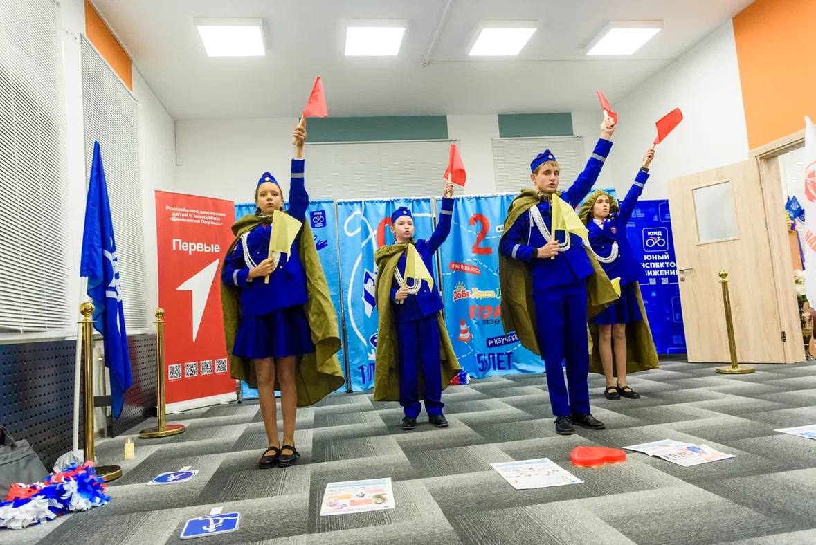 Сергей Юров: Встретился сегодня с нашими звёздами – ребятами отряда ЮИД «Дорожный Дозор» школы № 30, которые стали лучшими в стране Сергей Юров: Встретился сегодня с нашими звёздами – ребятами отряда ЮИД «Дорожный Дозор» школы № 30, которые стали лучшими в стране