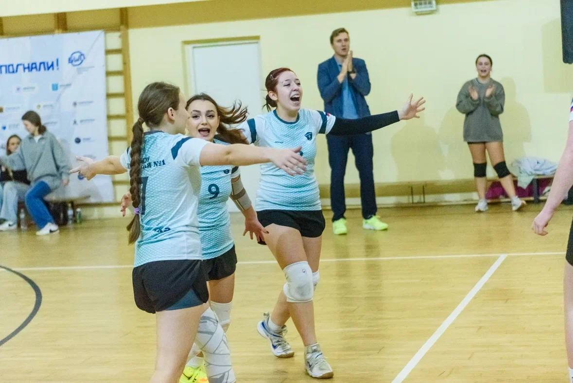 Сергей Юров: БШЛ: волейбол. Продолжаю следить за регулярными матчами Балашихинской школьной лиги Сергей Юров: БШЛ: волейбол. Продолжаю следить за регулярными матчами Балашихинской школьной лиги