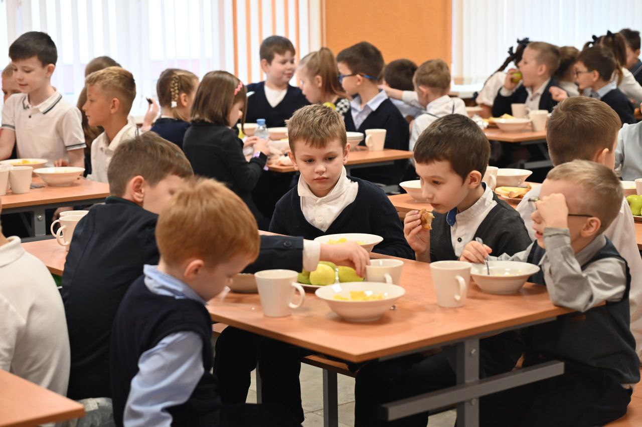 Глава Городского округа Серпухов начал рабочий день с проверки качества питания в школе №1 Глава Городского округа Серпухов начал рабочий день с проверки качества питания в школе №1