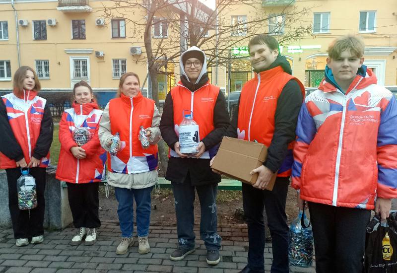 В рамках инициативы «#МЫВМЕСТЕ – Месяц Добрых дел», посвященной Дню добровольца, активисты движения «Волонтеры Подмосковья» совместно с сотрудниками молодежного центра «Олимпиец» организовали сбор использованных батареек