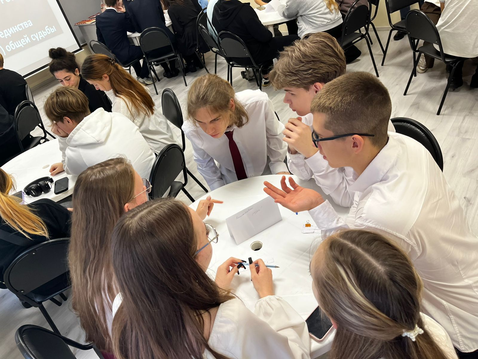 Знатоки из восьми школ Серпухова сошлись в интеллектуальной борьбе Знатоки из восьми школ Серпухова сошлись в интеллектуальной борьбе