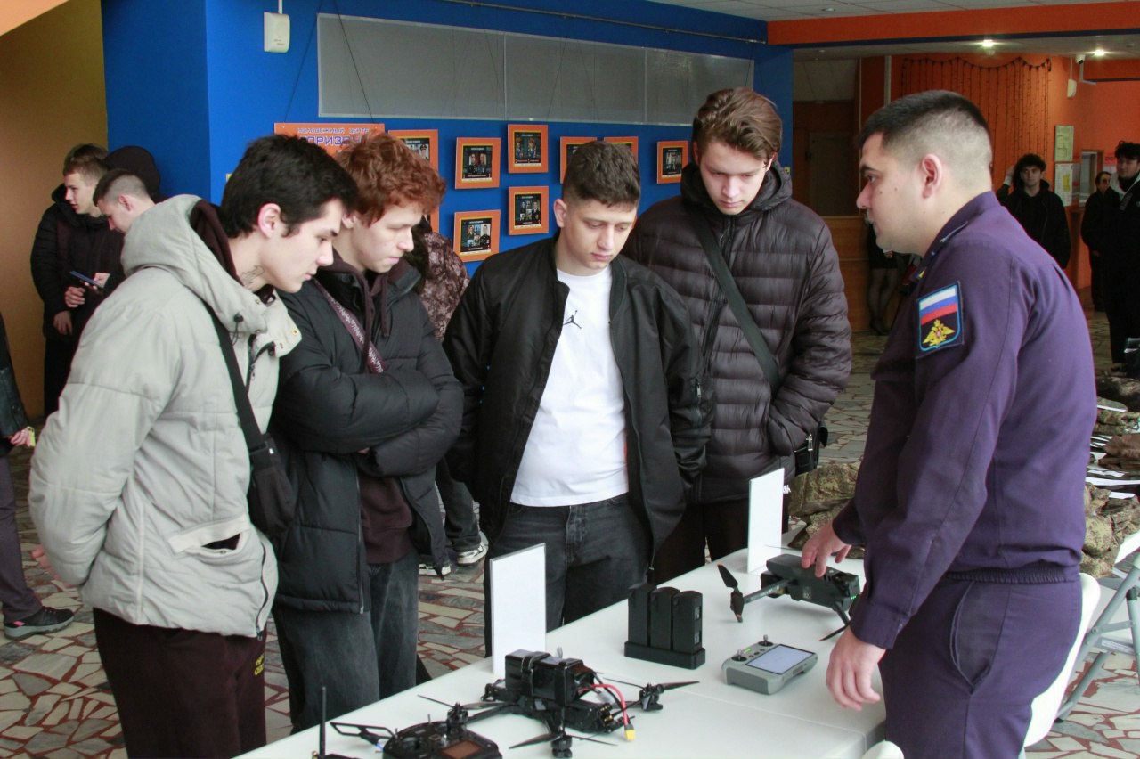 Мероприятия, посвящённые Дню призывника, традиционно проводятся в Городском округе Коломна раз в полгода — весной и осенью Мероприятия, посвящённые Дню призывника, традиционно проводятся в Городском округе Коломна раз в полгода — весной и осенью