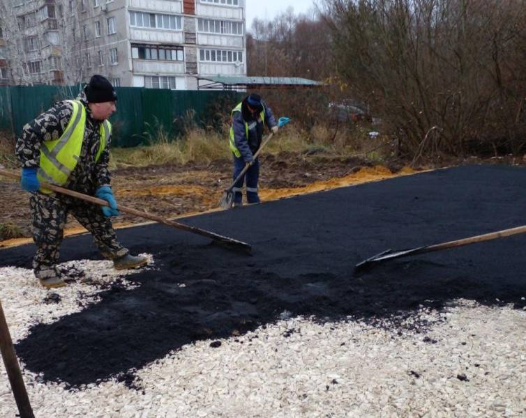 В микрорайоне Москворецкий В Воскресенске выполнили асфальтирование пешеходной зоны