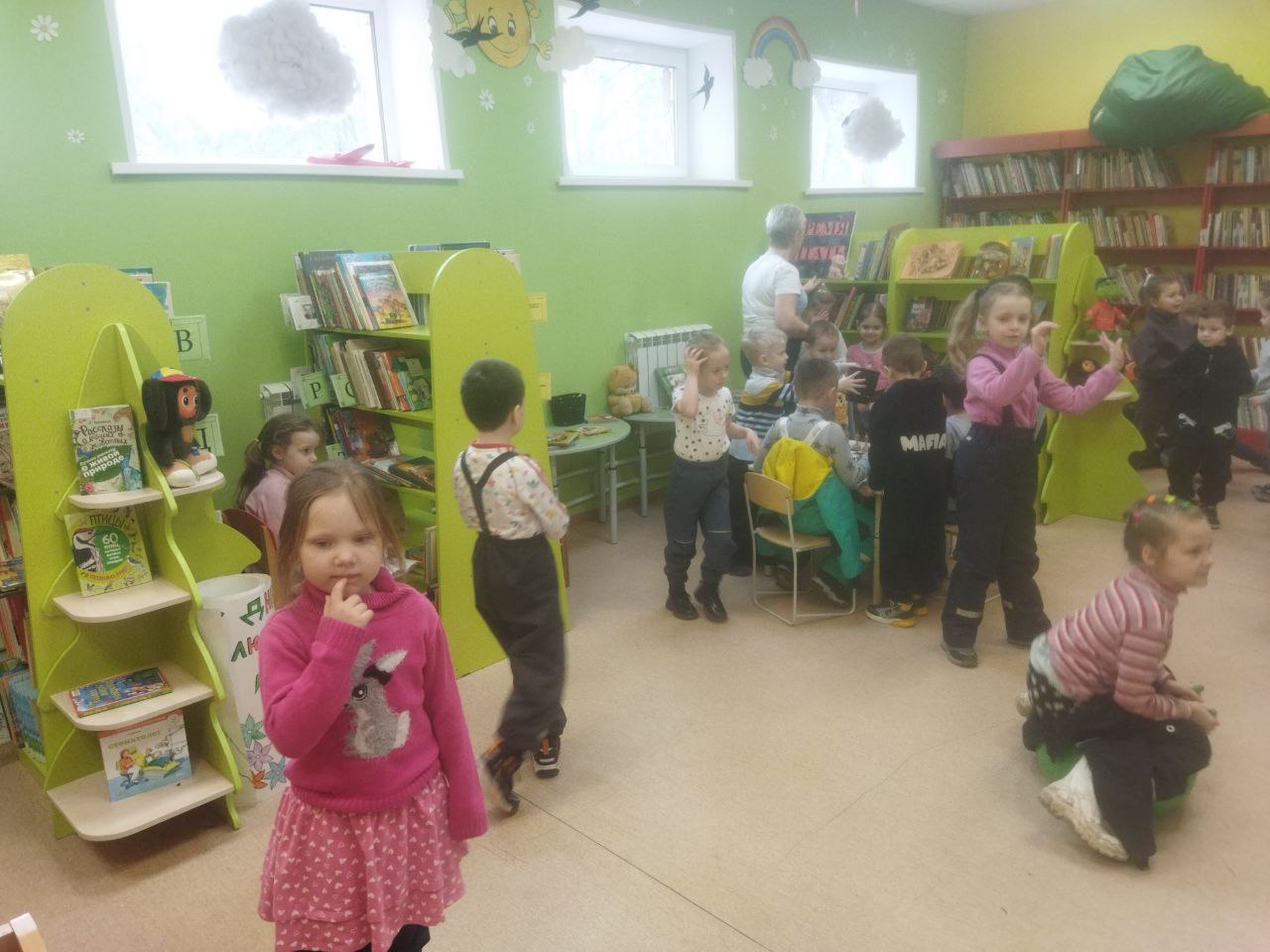 «Для почемучек». Инфо час «Для почемучек», в рамках Дня словарей и энциклопедий прошел в Любучанской сельской библиотеке 13 ноября 2025 года