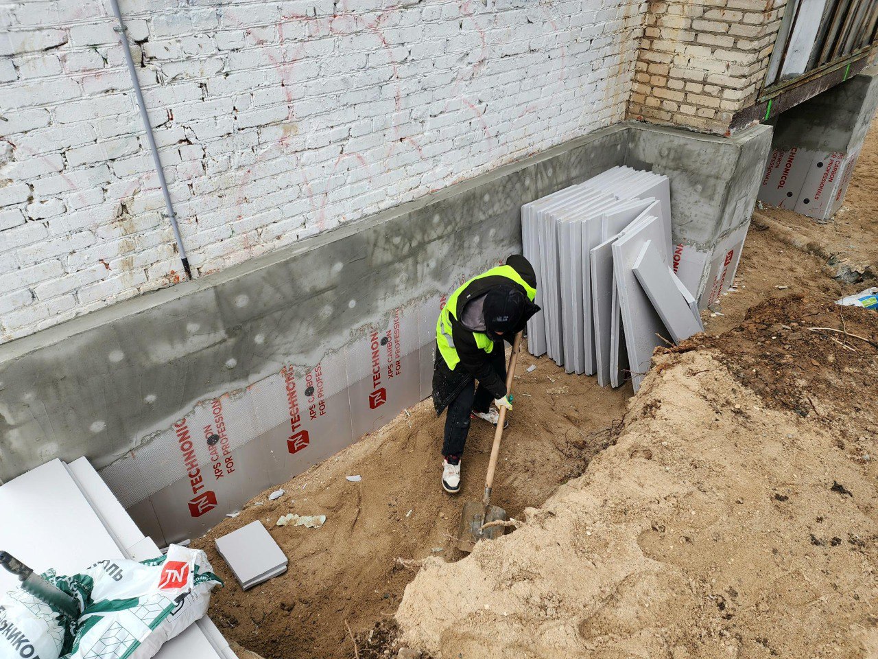 Капитальный ремонт фундамента на Вертлинской выполнен на 80% Капитальный ремонт фундамента на Вертлинской выполнен на 80%