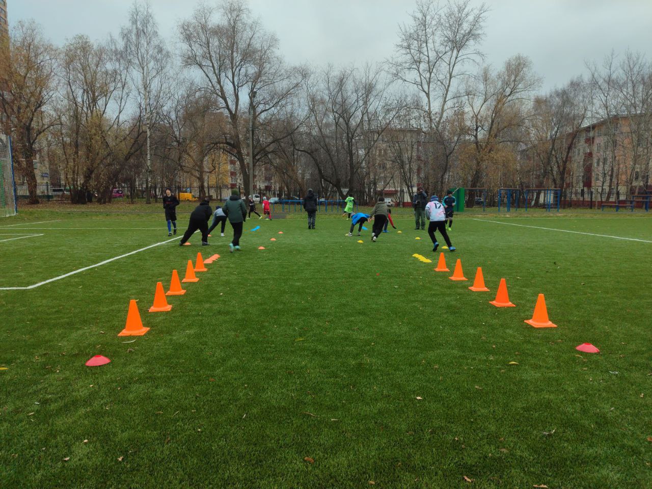 Учащиеся реутовской школы №7 провели футбольную тренировку на обновлённом стадионе Учащиеся реутовской школы №7 провели футбольную тренировку на обновлённом стадионе