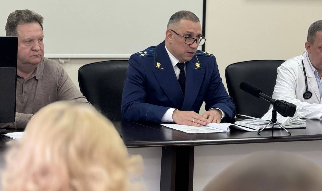 В Видновской клинической больнице состоялась встреча сотрудников с заместителем Видновского городского прокурора Александром Саломаткиным, посвященная актуальной теме мошенничества В Видновской клинической больнице состоялась встреча сотрудников с заместителем Видновского городского прокурора Александром Саломаткиным, посвященная актуальной теме мошенничества