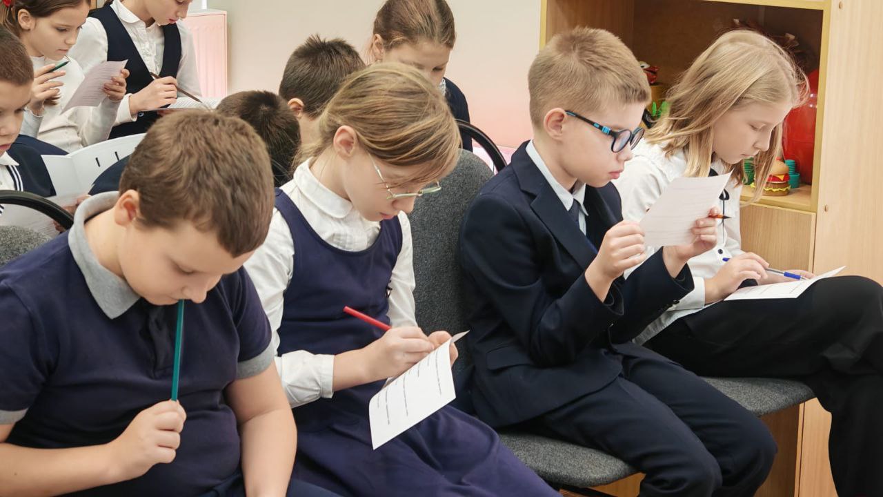 Информ-досье «Интернет: свобода и ответственность» прошло в Шараповской сельской библиотеке 13.11.2025 года Информ-досье «Интернет: свобода и ответственность» прошло в Шараповской сельской библиотеке 13.11.2025 года