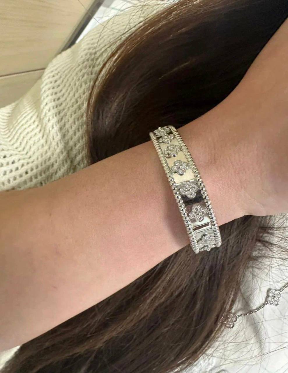 Ювелирные изделия на 11,7 млн рублей обнаружили домодедовские таможенники у авиапассажирки Ювелирные изделия на 11,7 млн рублей обнаружили домодедовские таможенники у авиапассажирки