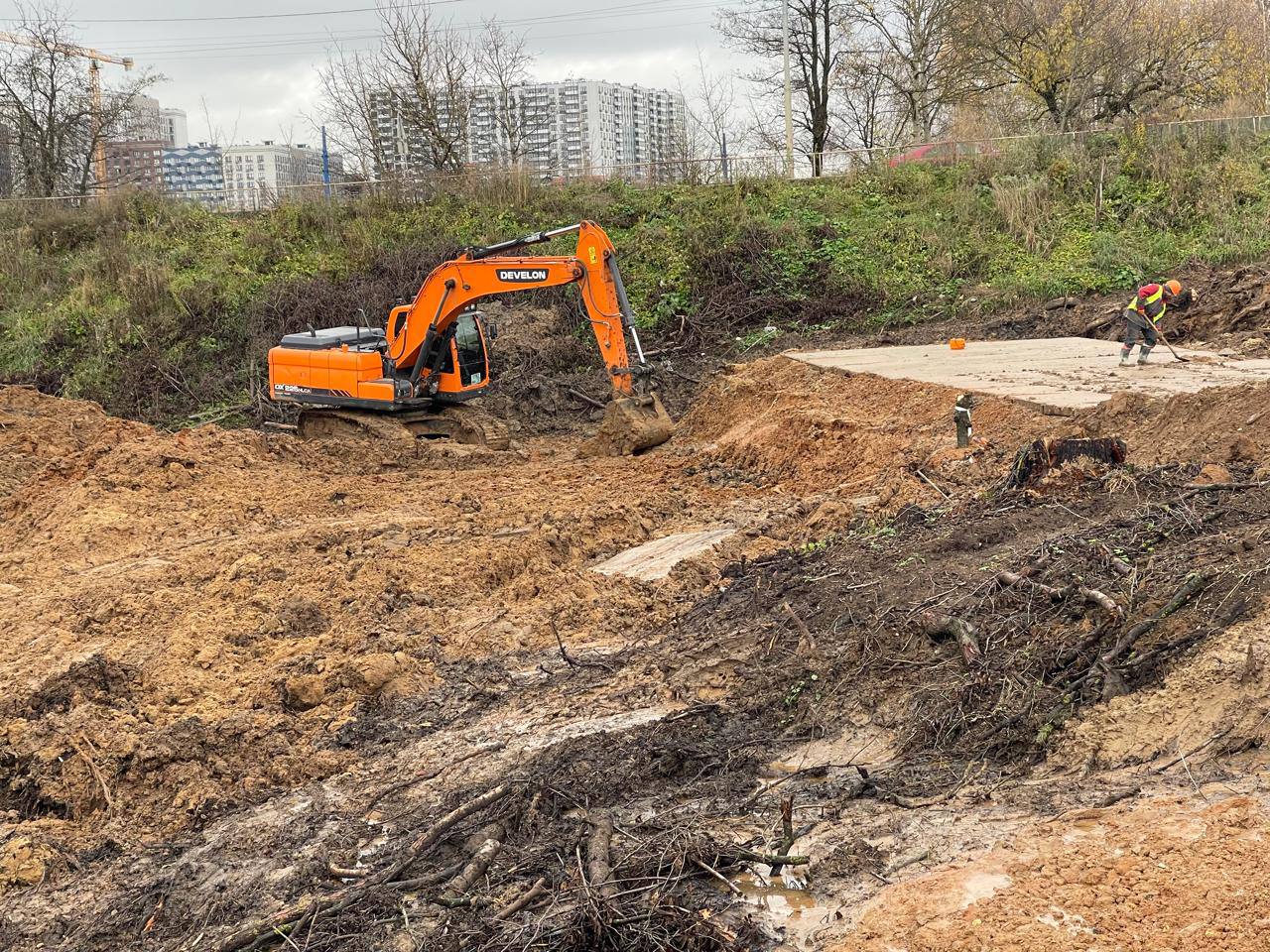 В Ленинском городском началось строительство новой автомобильной дороги от Каширского шоссе до деревни Сапроново общей протяженностью более 3,4 км, из них 120 метров - длина двухполосного моста через реку Купелинка В Ленинском городском началось строительство новой автомобильной дороги от Каширского шоссе до деревни Сапроново общей протяженностью более 3,4 км, из них 120 метров - длина двухполосного моста через реку Купелинка