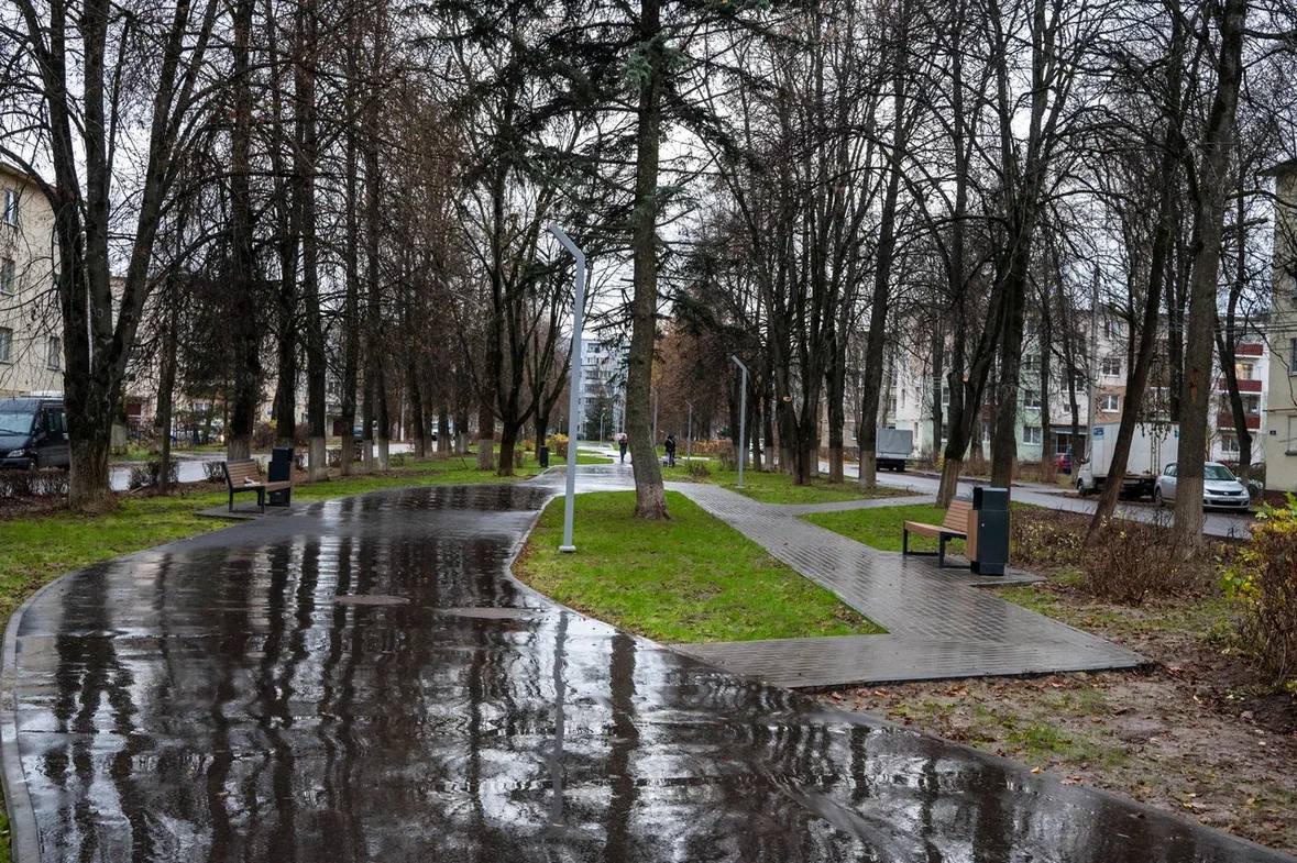 Евгения Хрусталева вместе с жителями Растуново осмотрела обновлённый сквер и обсудила дальнейшие шаги по его благоустройству Евгения Хрусталева вместе с жителями Растуново осмотрела обновлённый сквер и обсудила дальнейшие шаги по его благоустройству