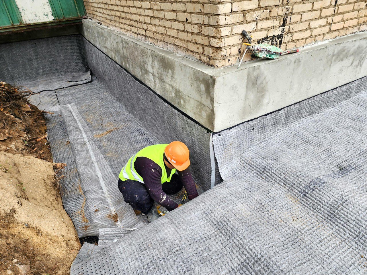 Капитальный ремонт фундамента на Вертлинской выполнен на 80% Капитальный ремонт фундамента на Вертлинской выполнен на 80%