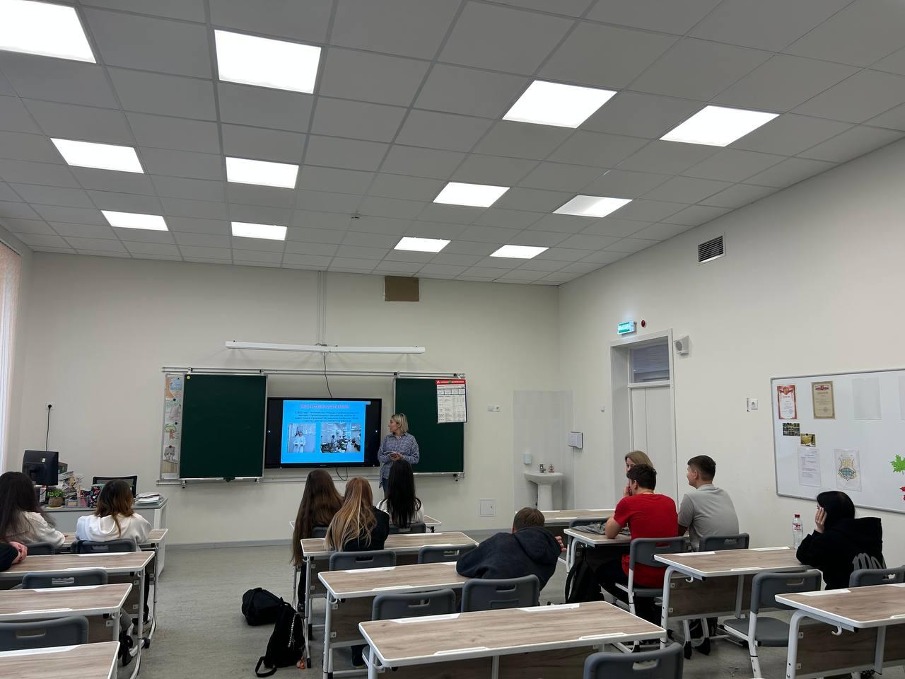 МБОУ гимназия № 7 м.о. Чехов прошло профориентационное мероприятиес представителем ГБПУ "Чеховский техникум"! Это был важный шаг для девятиклассников, которые стоят на пороге выбора своей будущей профессии МБОУ гимназия № 7 м.о. Чехов прошло профориентационное мероприятиес представителем ГБПУ "Чеховский техникум"! Это был важный шаг для девятиклассников, которые стоят на пороге выбора своей будущей профессии