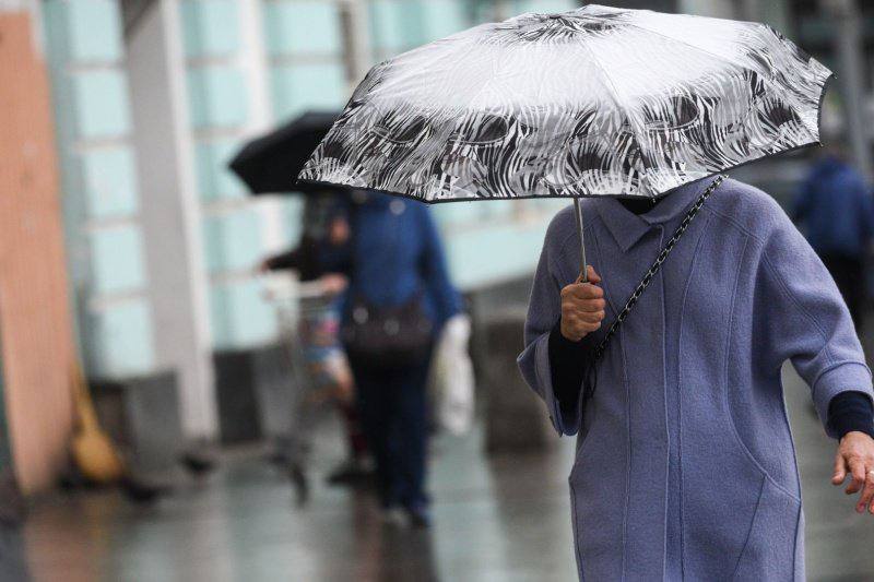 В связи с перемещением по территории ЦФО холодного атмосферного фронта с северо-запада на юго-восток, в течение суток 15 и 16 ноября на территории Московской области прогнозируется резкое изменение погодных условий:...