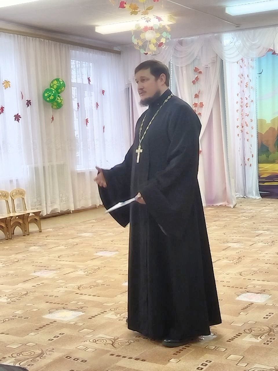 В рамках реализации проекта по духовно - нравственному и гражданско - патриотическому воспитанию "Добрый сад" в дошкольном отделении МБОУ гимназии №7 (Весенняя, 23) состоялась замечательная встреча с настоятелем Храма... В рамках реализации проекта по духовно - нравственному и гражданско - патриотическому воспитанию "Добрый сад" в дошкольном отделении МБОУ гимназии №7 (Весенняя, 23) состоялась замечательная встреча с настоятелем Храма...