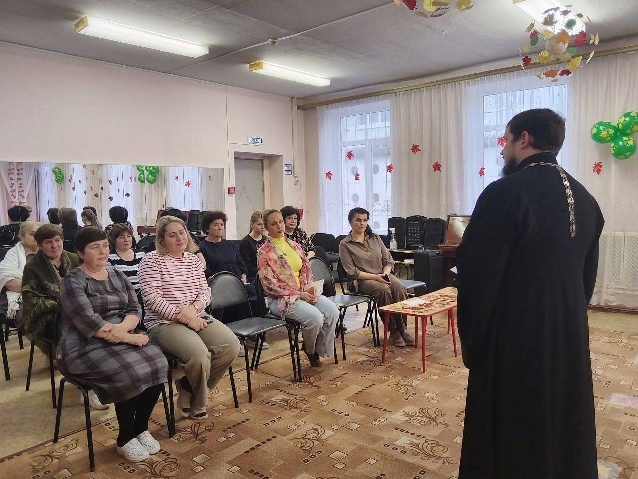 В рамках реализации проекта по духовно - нравственному и гражданско - патриотическому воспитанию "Добрый сад" в дошкольном отделении МБОУ гимназии №7 (Весенняя, 23) состоялась замечательная встреча с настоятелем Храма... В рамках реализации проекта по духовно - нравственному и гражданско - патриотическому воспитанию "Добрый сад" в дошкольном отделении МБОУ гимназии №7 (Весенняя, 23) состоялась замечательная встреча с настоятелем Храма...