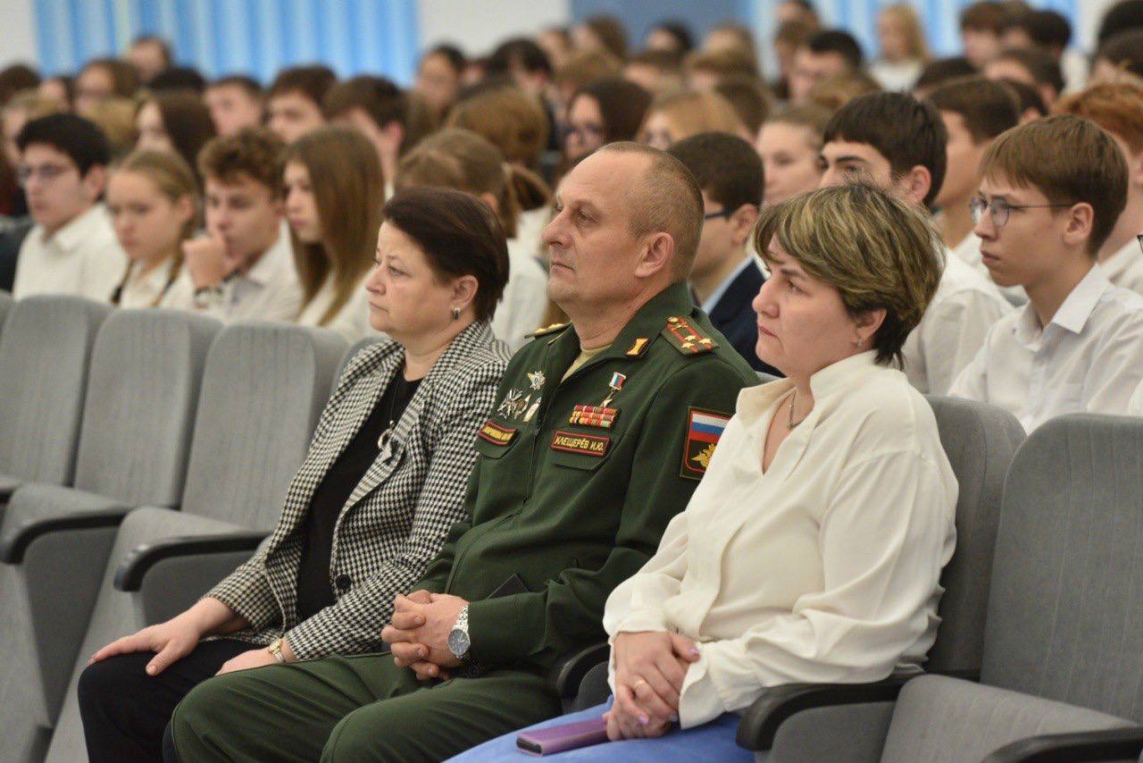 Школьники из Балашихи написали письма участникам СВО Школьники из Балашихи написали письма участникам СВО