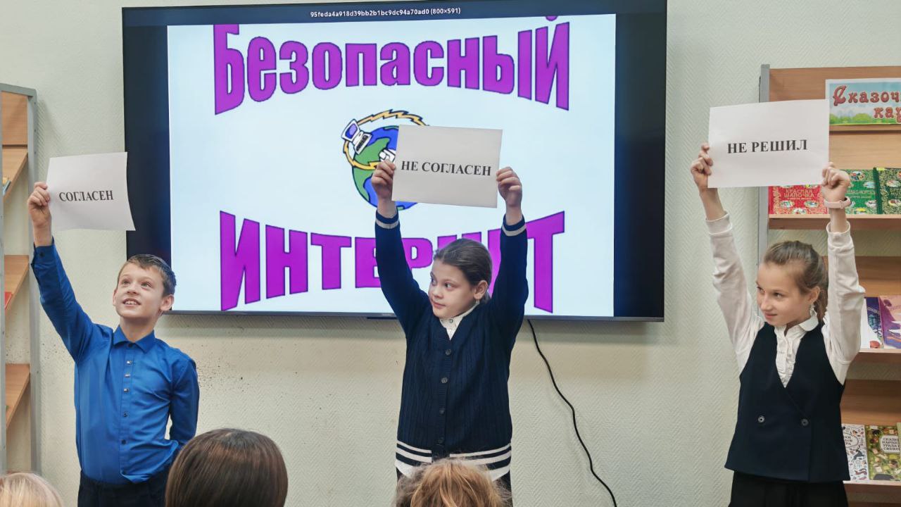 Информ-досье «Интернет: свобода и ответственность» прошло в Шараповской сельской библиотеке 13.11.2025 года Информ-досье «Интернет: свобода и ответственность» прошло в Шараповской сельской библиотеке 13.11.2025 года