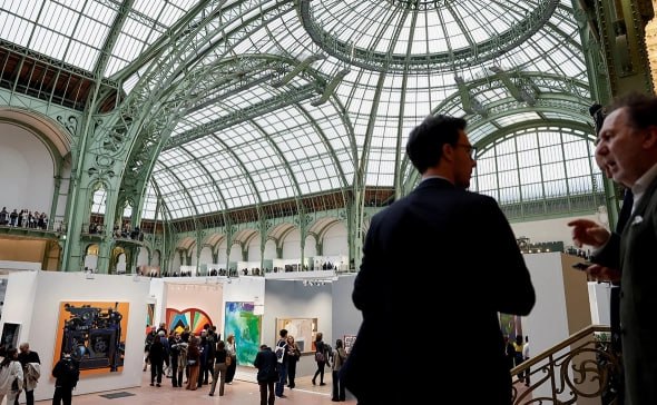 Количество сделок западных галерей и фондов с российскими коллекционерами с 2022 года сократилось на фоне санкций и логистических трудностей, но купля-продажа предметов искусства и роскоши с участием россиян все еще идет...